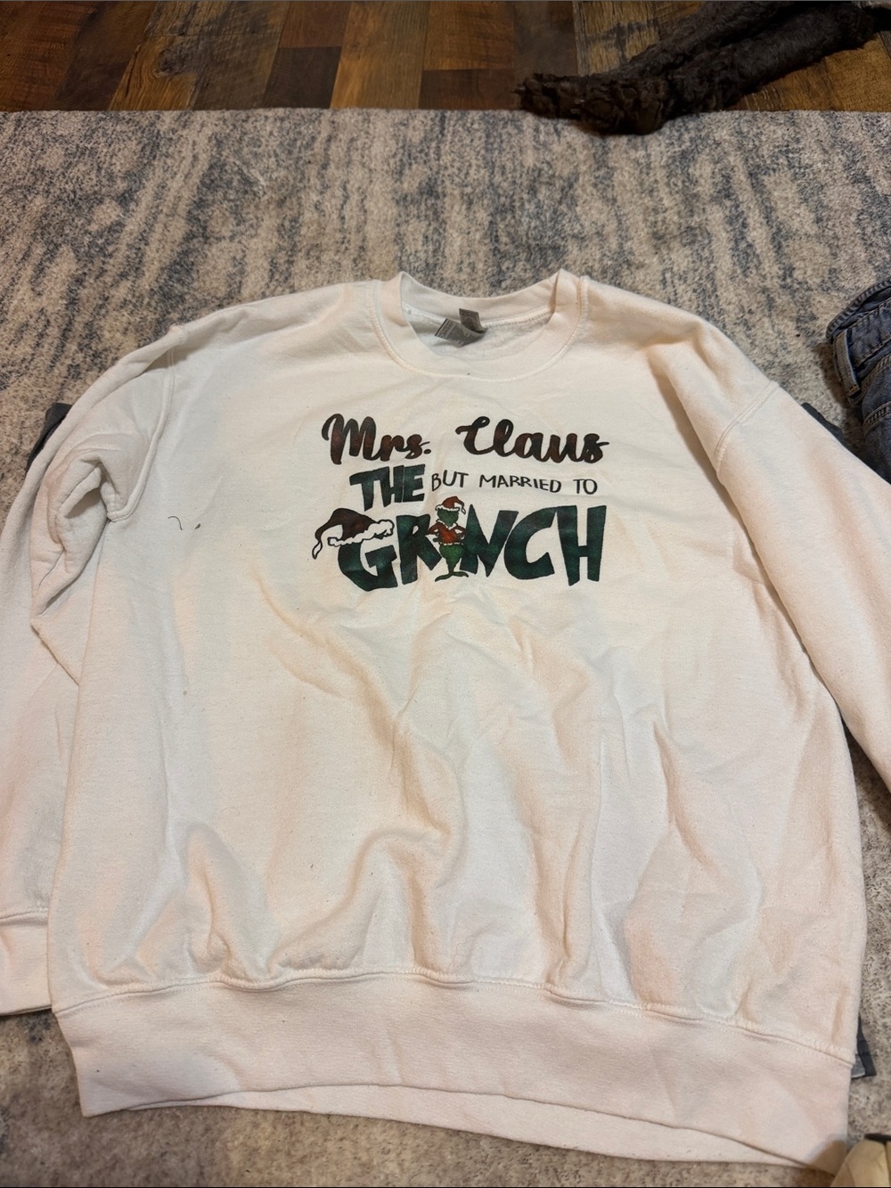 Mrs. Claus The Grinch Graphic Crewneck Sweatshirt - White